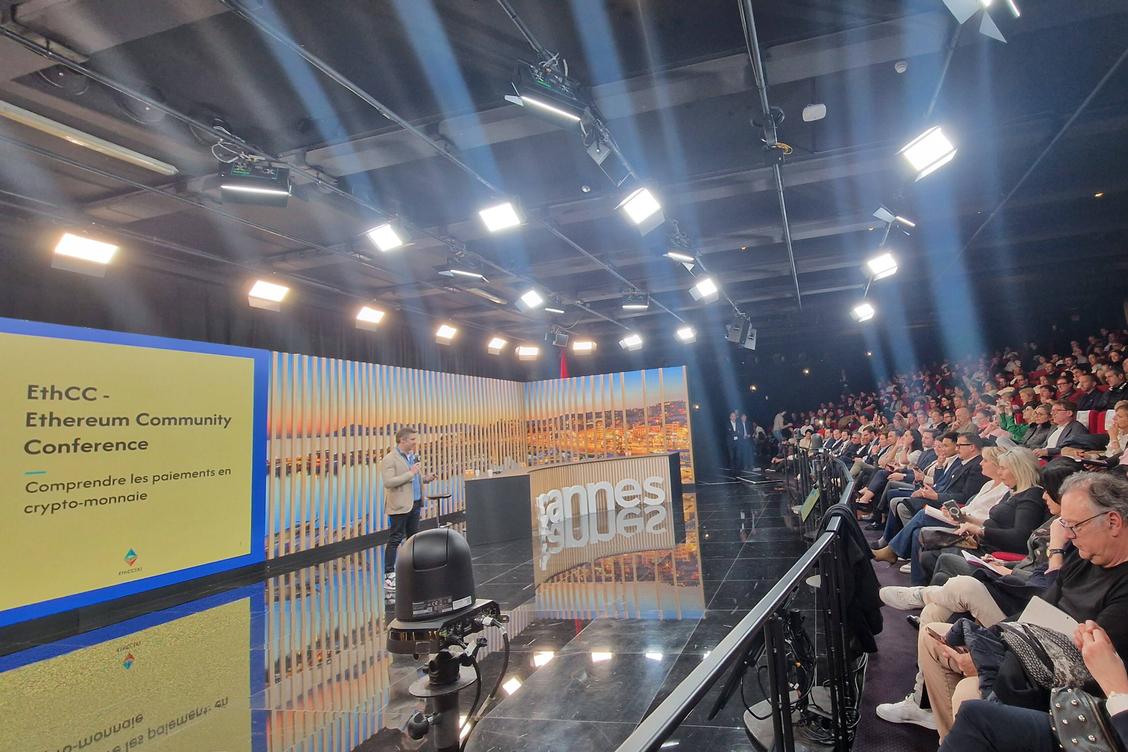 Ils étaient 400 au Palais des Festivals, les commerçants de Cannes misent  sur la cryptomonnaie