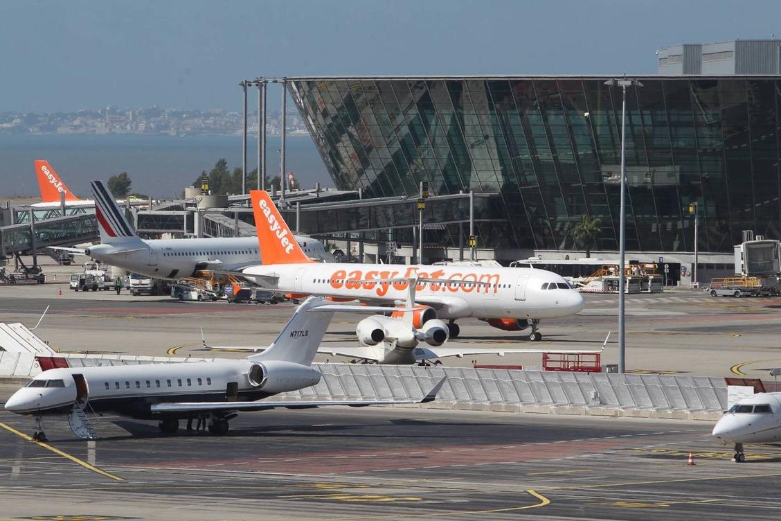 l'aroport de Nice, un avion oblig de remettre les gaz pour en viter un  autre