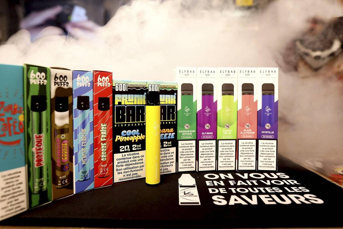 Cigarette électronique jetable: l'interdiction de la puff franchit une  nouvelle étape en France