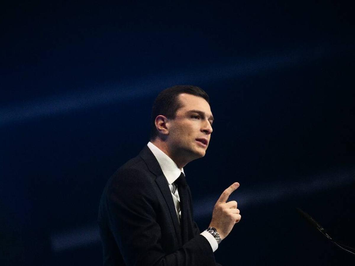 Européennes: l'écart se creuse encore entre le RN et le camp Macron, selon un sondage