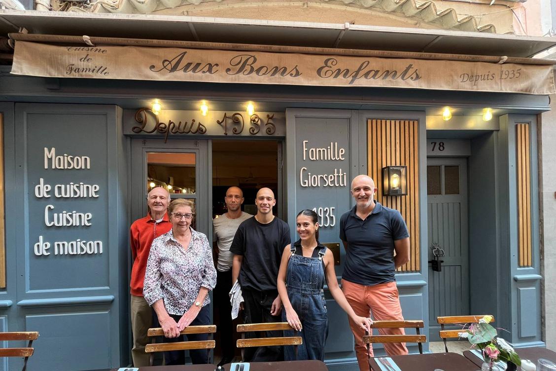 A Cannes, la famille Giorsetti tient le restaurant Aux Bons Enfants ...