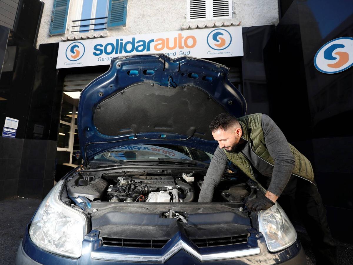 Nhà để xe này giúp những người bấp bênh nhất tiếp cận một chiếc xe và sửa chữa nó với giá rẻ