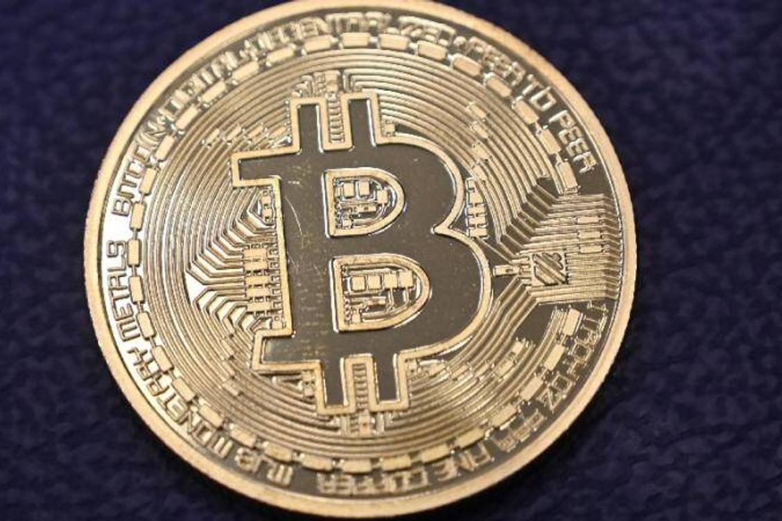 Le bitcoin dépasse les 30.000 dollars pour la première fois de son histoire