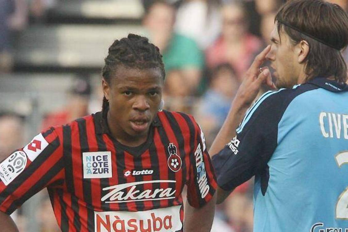 Maillot de foot loto ogc nice côte d'azur takara 2009 taille M Maillot de foot loto ogc nice côte d'azur takara 2009 taille M