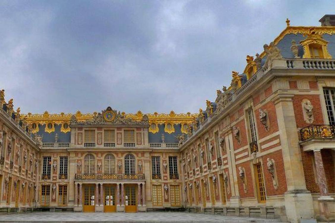 « Ce supplément financera la rénovation du patrimoine national » : le Château de Versailles augmente ses tarifs d’entrée pour les visiteurs non-européens