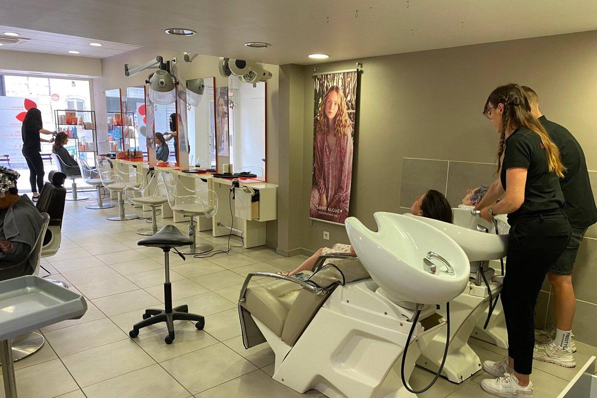 Après onze ans d’activité, le coiffeur Saint Algue à Draguignan tire le ...