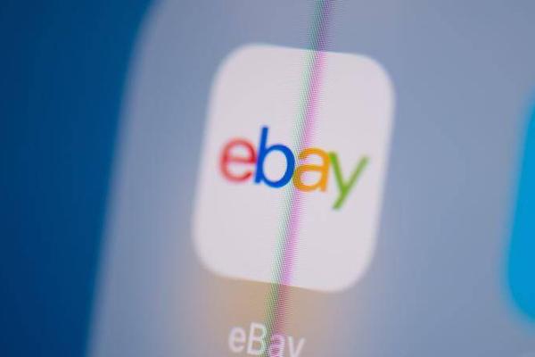 eBay observe déjà 500.000 nouvelles annonces en ligne le 25 décembre et prévoit une augmentation du nombre d’annonces de 400 % par rapport à la moyenne, dans les jours suivant Noël. 