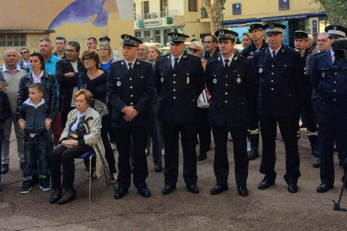 Une plaque en hommage  Alain Vela, policier tu il y a 30 ans
