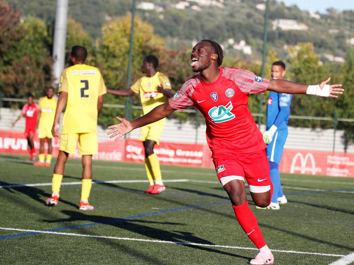 1980 depliant R.C toulon contre S.C craulhet quart de finale cadet
