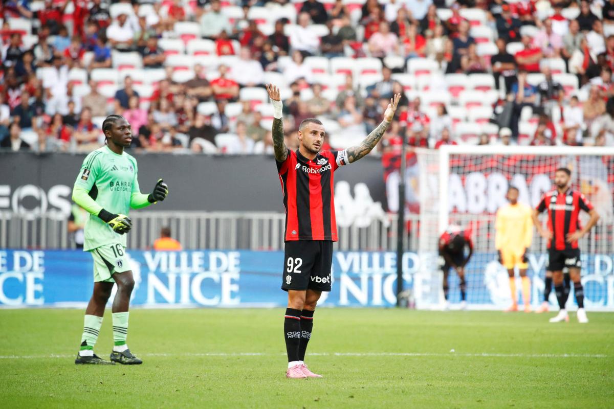 « Il y a des choses qui ne sont pas entendables » : la colère de Jonathan Clauss après les chants homophobes entendus durant le match face au Paris FC
