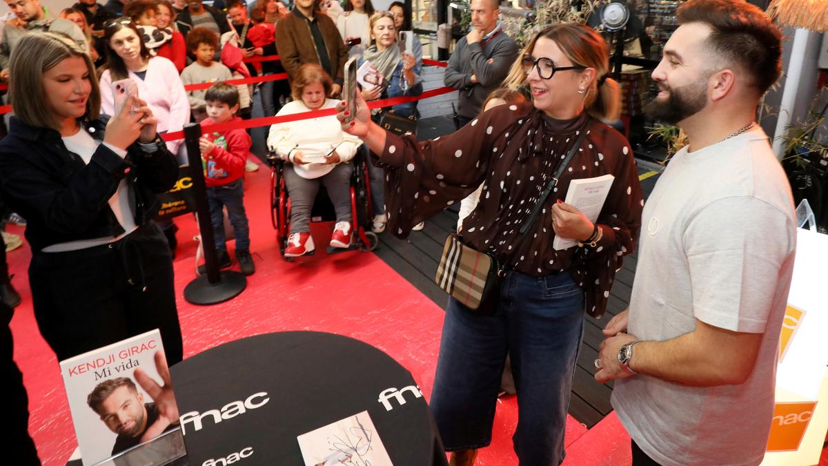 Je suis son Andalouse du jour, c'est lui qui me l'a dit ! » : les fans de Kendji Girac sur un petit nuage après la séance de dédicace à Cannes
