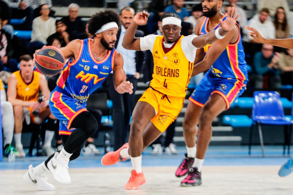 Basket-ball : l’énorme coup de Hyères-Toulon qui prolonge sa star John Roberson