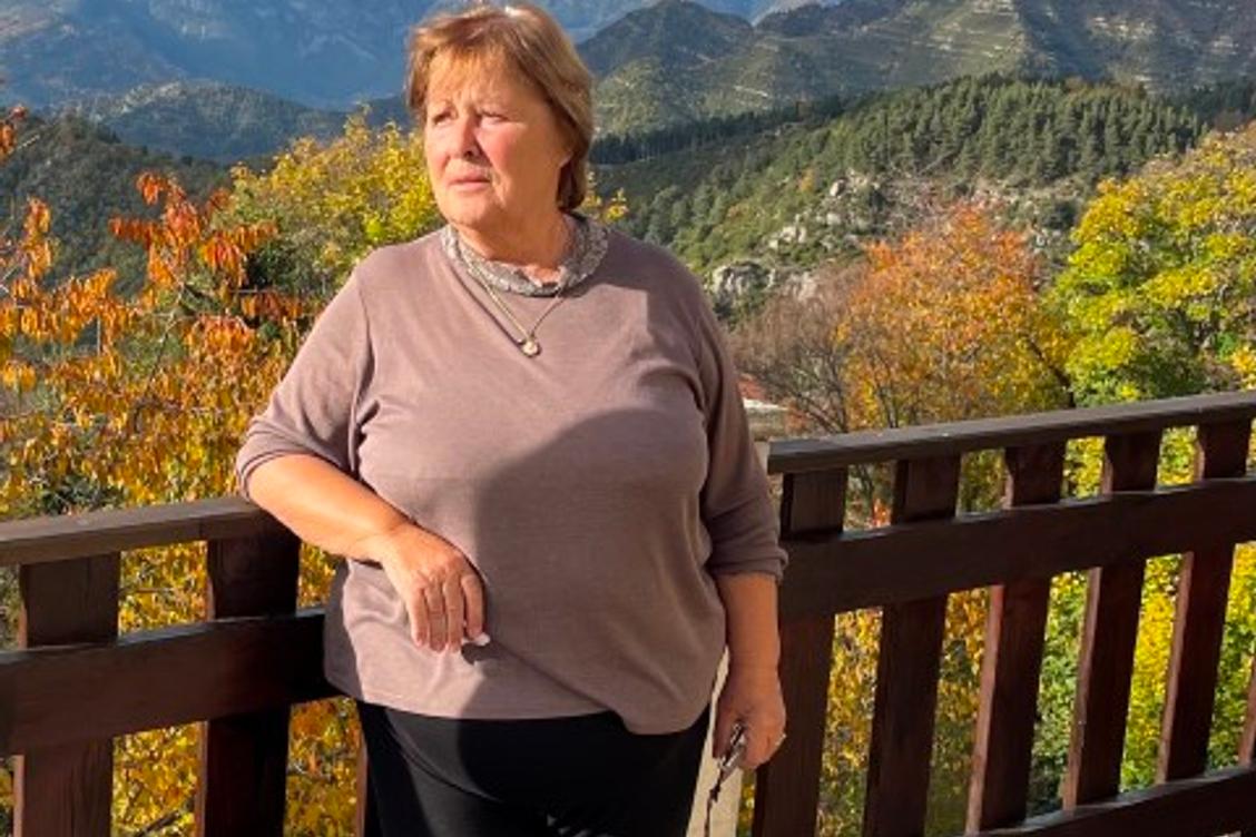 À Paris, cette artiste peintre azuréenne doublement primée au Salon international d’arts plastiques de Provence