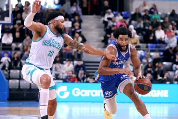 Jagan Mosely (11 points) a été convaincant à mi-distance malgré les difficultés antiboises. 