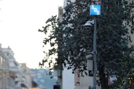 Le capteur le 28 décembre. Il est installé sur le même poteau que la borne d’appel d’urgence, en hauteur. 