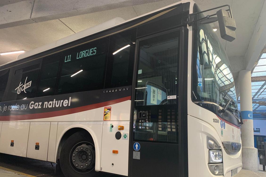Un car scolaire transportant des élèves impliqué dans un impressionnant accident à Flayosc ce vendredi matin