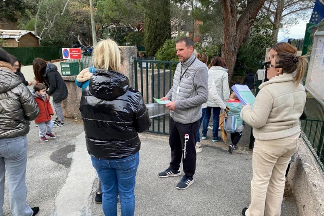 Pourquoi les écoliers de cet établissement du Var sont-ils privés d’un accès sécurisé pour leurs sorties scolaires ?