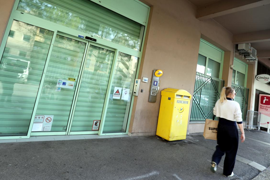 « Une présence reste une priorité » : l’avenir du bureau de poste inquiète dans ce quartier de Valbonne