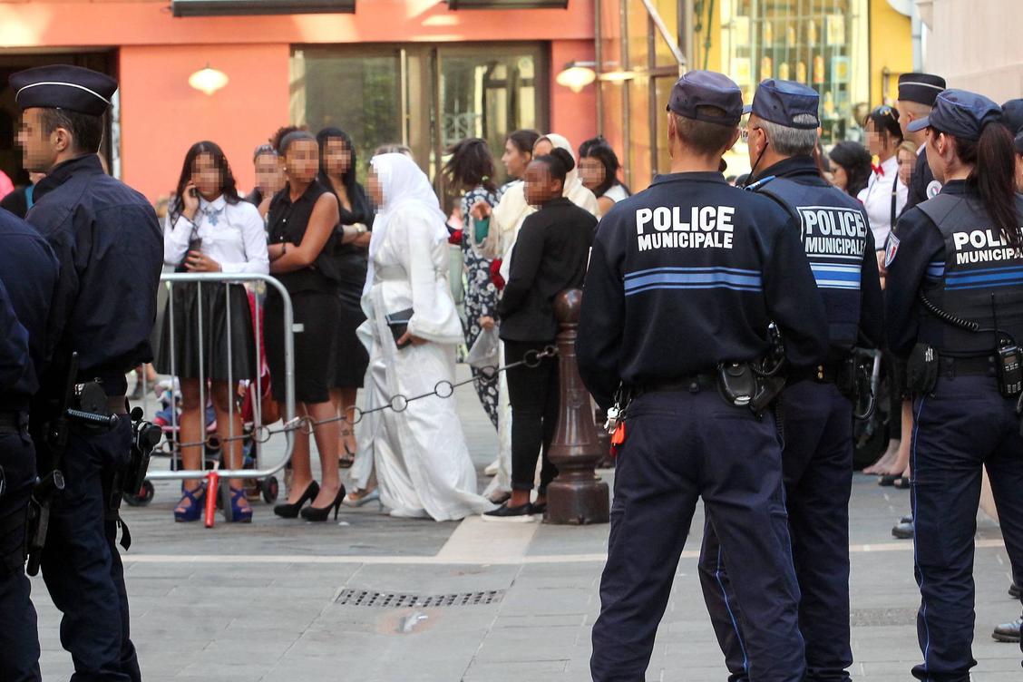 « Les lois de la République s’appliquent à tous » : à Nice, le maire annule un mariage comorien après un cortège jugé dangereux