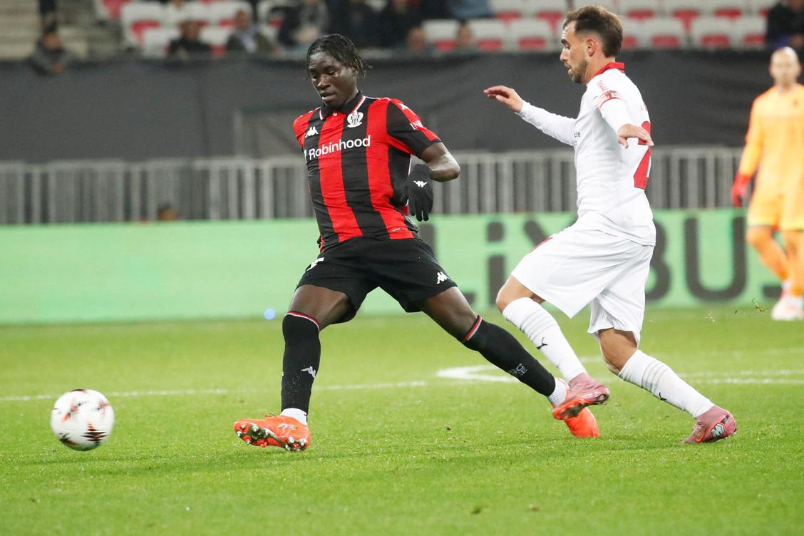 Kojo Oppong titularisé dans le couloir droit pour OGC Nice-Go Ahead Eagles ce jeudi