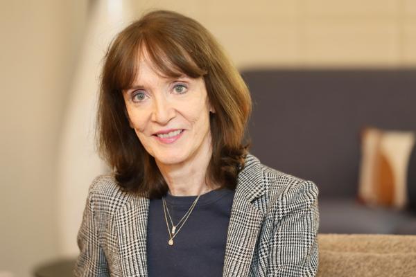 Vendredi soir, Nicole Bacharan était invitée, par Cannes Université, à donner une conférence, en compagnie de Dominique Simonnet.
