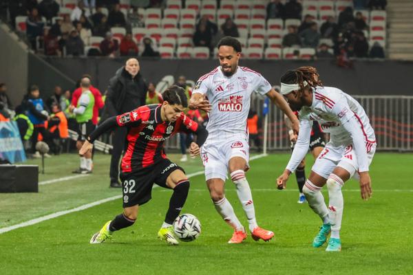 L'AS FAR porte plainte contre l'entraîneur du WAC Mokwena