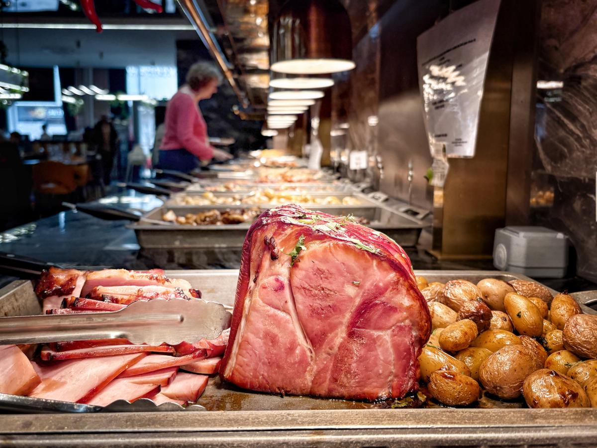 Prix fixes, diversité, quantité : pourquoi les familles privilégient de plus en plus les buffets à volonté ?