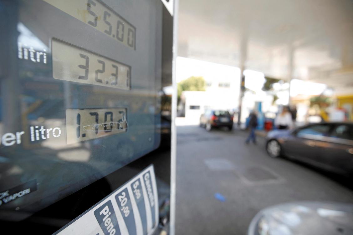 Décryptage : Les étapes clés qui font grimper le prix du carburant à la pompe